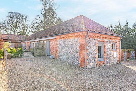 undefined, Stylish Barn Conversion in Bessingham with Modern Open-Plan Living