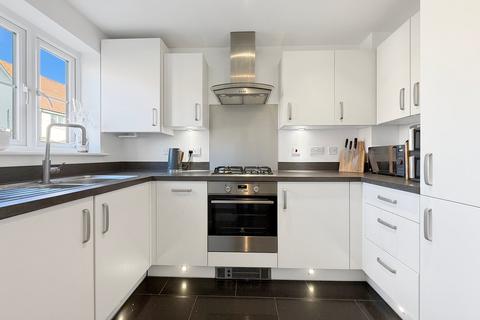 2 bedroom semi-detached house for sale, Woodford Walk, Alresford, Colchester, CO7