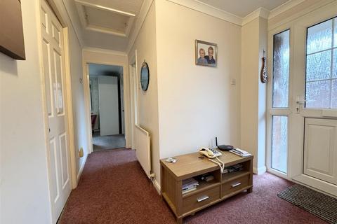 2 bedroom detached bungalow for sale, Woodlands Drive, Skelmanthorpe, Huddersfield HD8 9DB