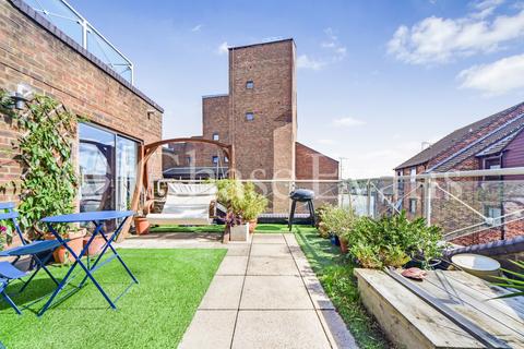 2 bedroom flat for sale, Cumberland Mills, Isle Of Dogs, London, E14