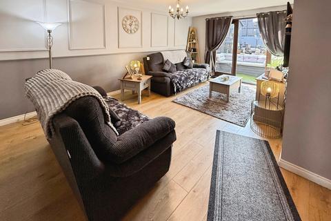 3 bedroom end of terrace house for sale, Glen Way, Telford TF1