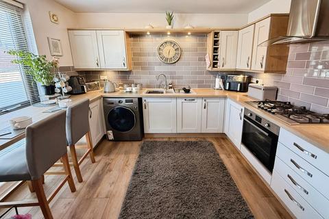 3 bedroom end of terrace house for sale, Glen Way, Telford TF1
