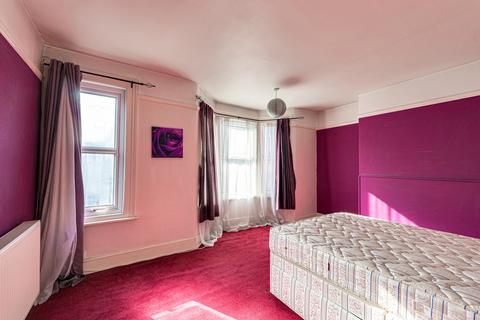 3 bedroom terraced house for sale, Rectory Grove, Leigh-on-sea, SS9