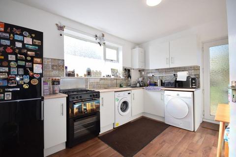 2 bedroom ground floor flat for sale, Mead Court, Herbert Road, Clacton-on-Sea, Essex, CO15 3BG