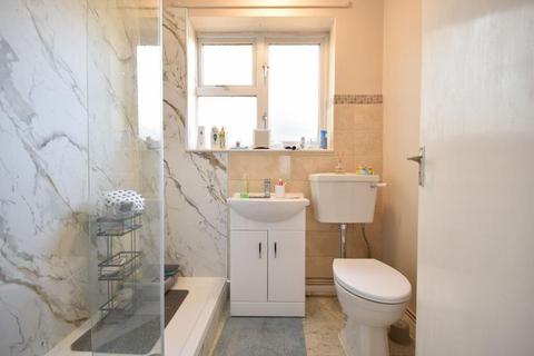2 bedroom ground floor flat for sale, Mead Court, Herbert Road, Clacton-on-Sea, Essex, CO15 3BG