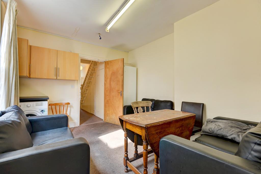 Bright, neutrally decorated living room with co...