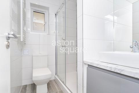 Studio to rent, Brent Street, London NW4