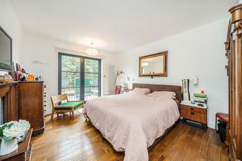 4 bedroom flat to rent, Chamberlayne Road, London NW10