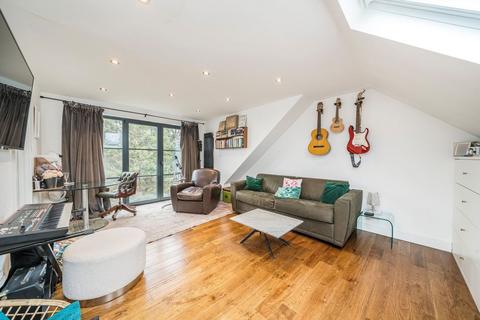 4 bedroom flat to rent, Chamberlayne Road, London NW10