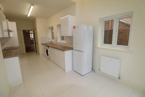 3 bedroom terraced house to rent, Loyd Road, Northampton NN1