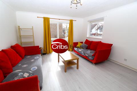 2 bedroom flat to rent, Hawthorn Court, SM1