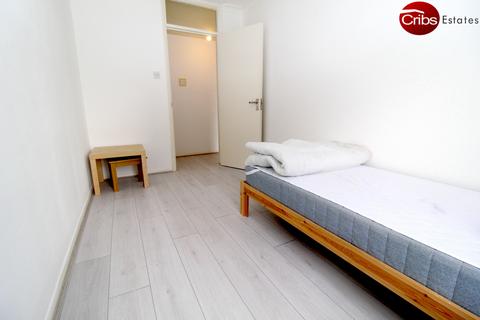 2 bedroom flat to rent, Hawthorn Court, SM1