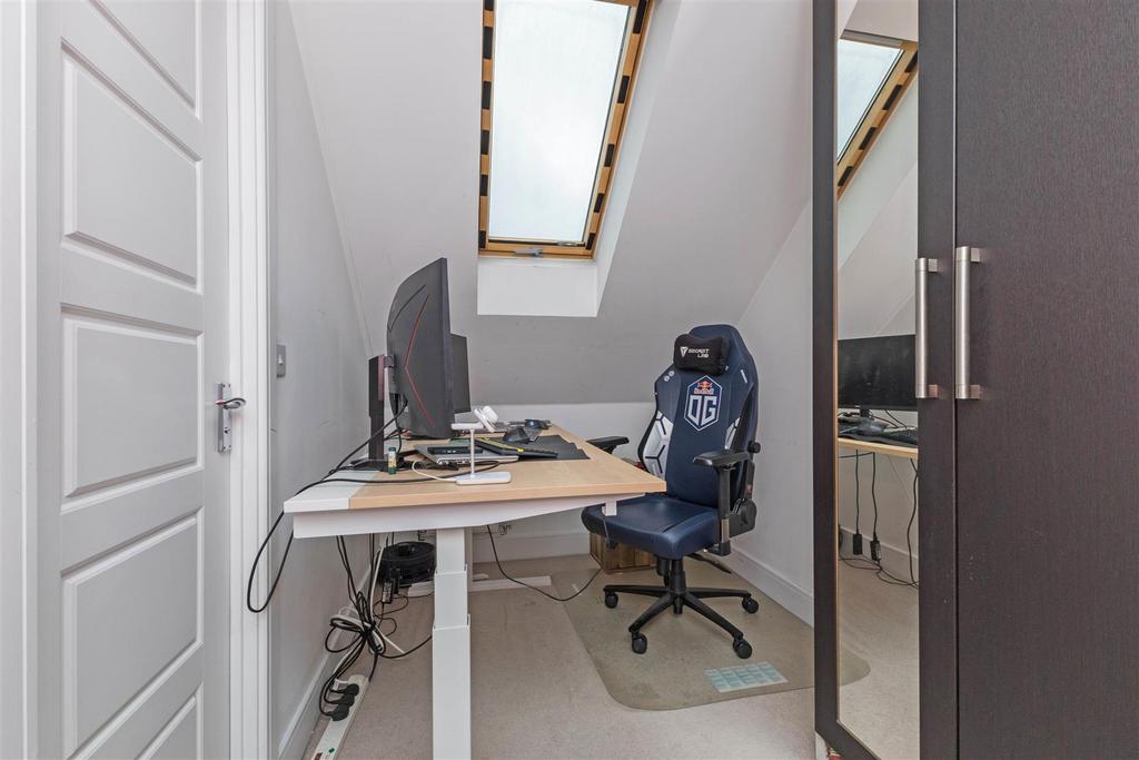 1 Collier Close-19.jpg