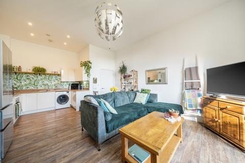 2 bedroom flat for sale, Wey Corner, Walnut Tree Close, Guildford, GU1