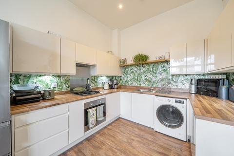 2 bedroom flat for sale, Wey Corner, Walnut Tree Close, Guildford, GU1