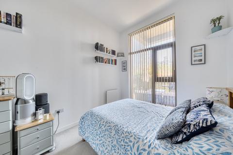2 bedroom flat for sale, Wey Corner, Walnut Tree Close, Guildford, GU1