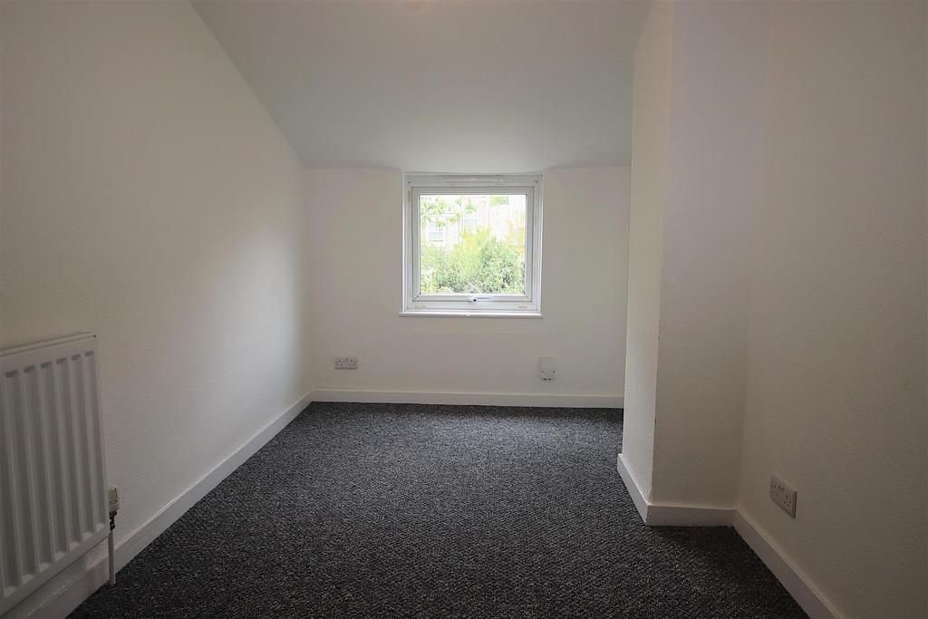 Small bedroom.jpg