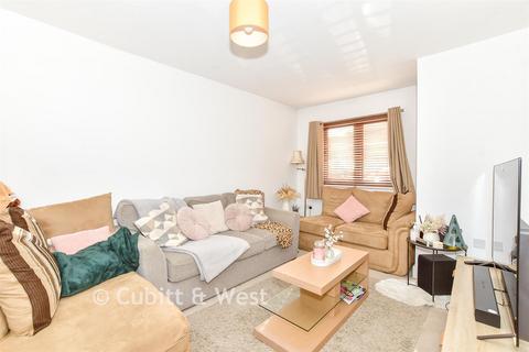 3 bedroom end of terrace house for sale, North Mead, Chichester PO19
