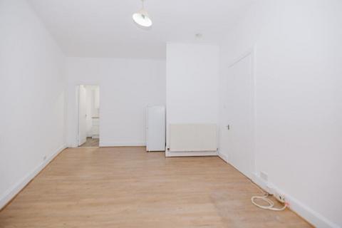 2 bedroom flat to rent, 2214L Wheatfield Road, Edinburgh, EH11 2PS