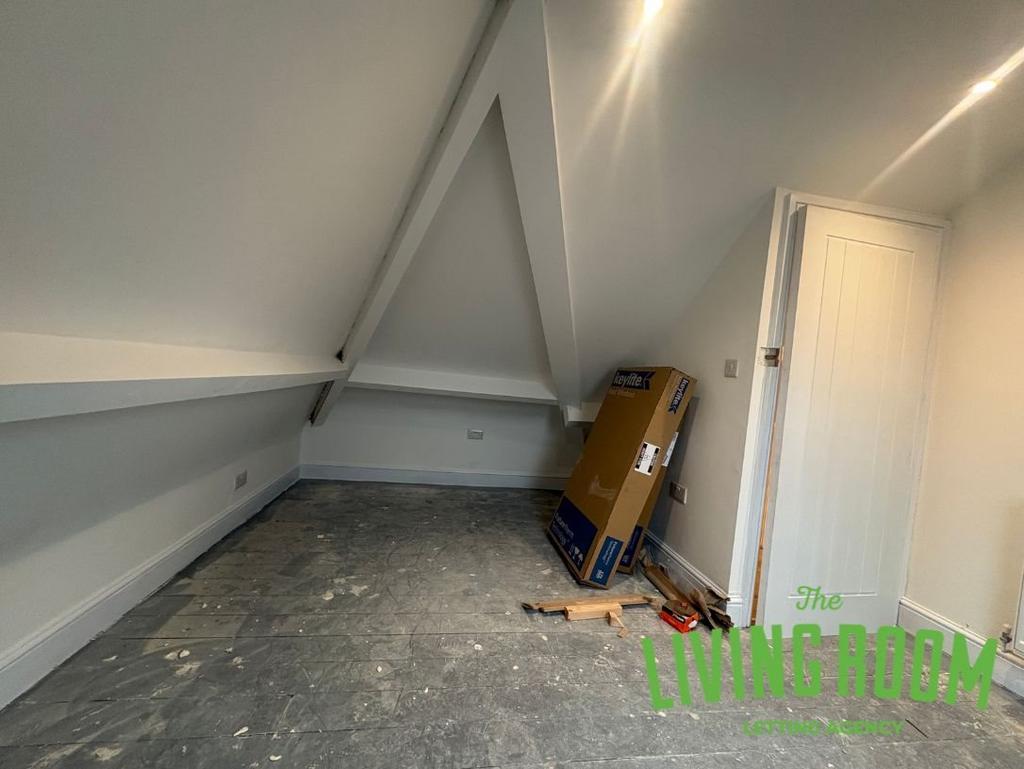 Attic room (2)