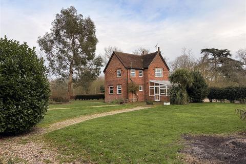 3 bedroom detached house to rent, East Bergholt, Colchester