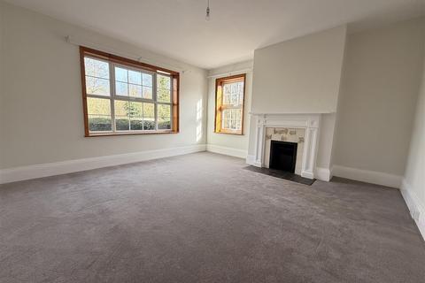 3 bedroom detached house to rent, East Bergholt, Colchester