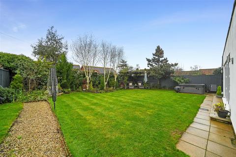 4 bedroom detached house for sale, Manningtree Road, Stutton