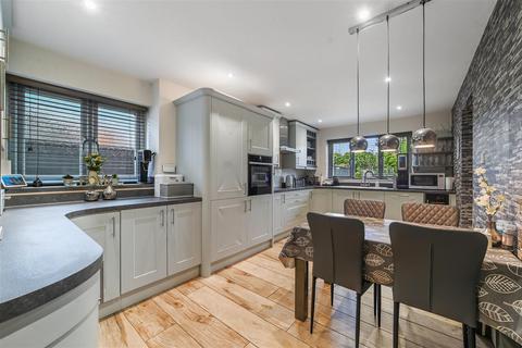 4 bedroom detached house for sale, Manningtree Road, Stutton