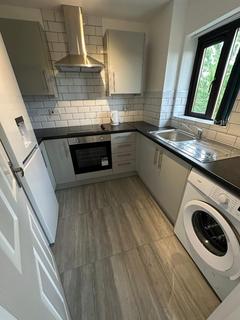 Studio to rent, Blacksmiths Close, Romford