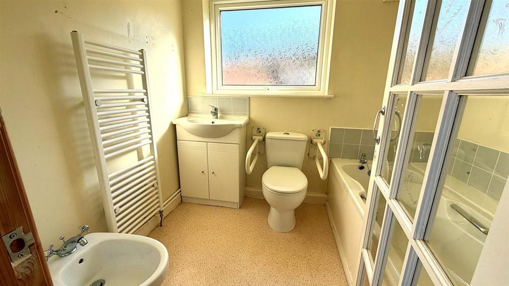 En suite 4 piece bathroom