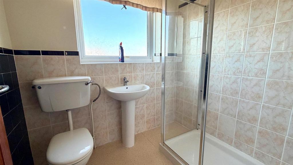 3 piece shower room