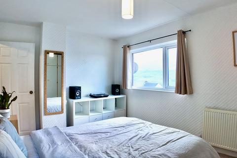 2 bedroom semi-detached house for sale, Highfield Crescent, Pontllanfraith, NP12