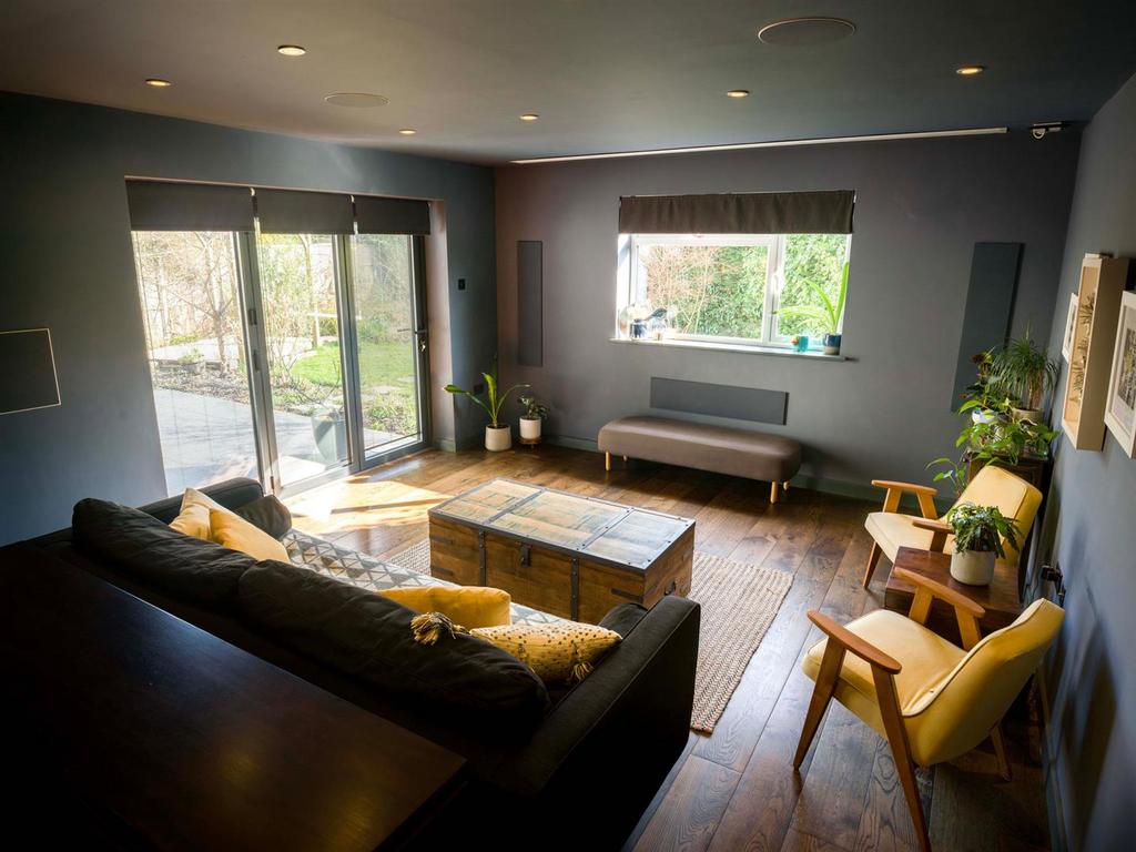 Lounge-1.jpg