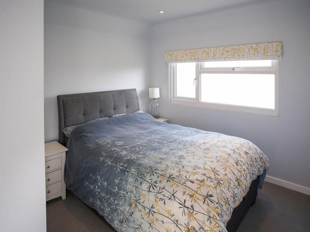 Side-Bedroom-1.jpg