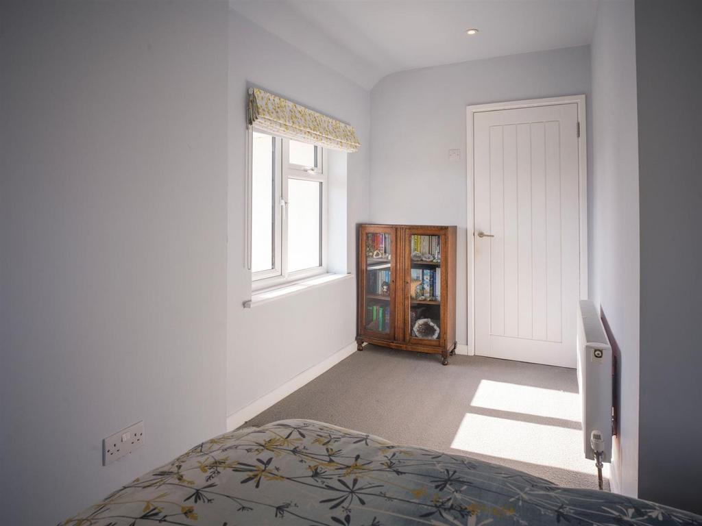 Side-Bedroom-2.jpg