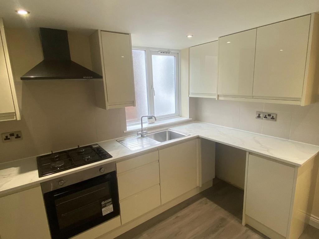 Kitchen 2.jpeg