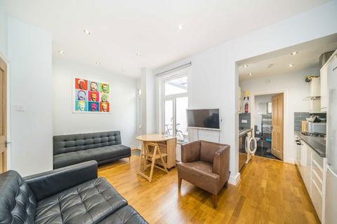 3 bedroom house to rent, Hereward Road, London SW17