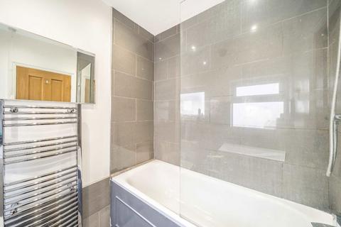 3 bedroom house to rent, Hereward Road, London SW17