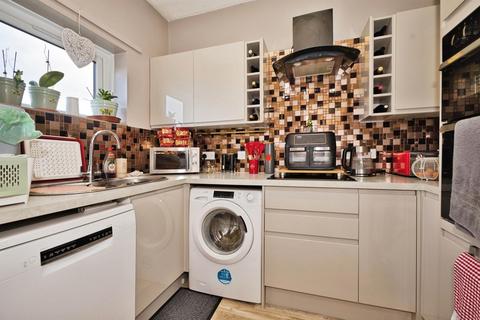2 bedroom apartment for sale, Orchard Road, Street
