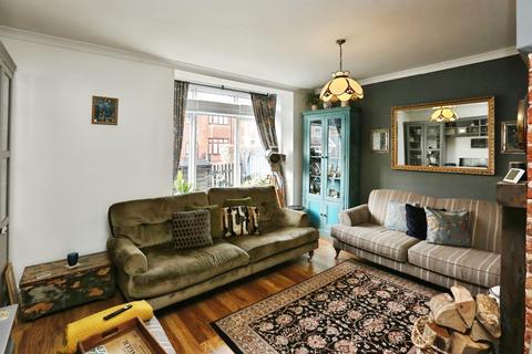 4 bedroom terraced house for sale, Grove Road, Gosport
