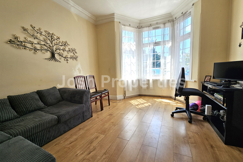 5 bedroom terraced house to rent, Perth Road, Ilford IG2