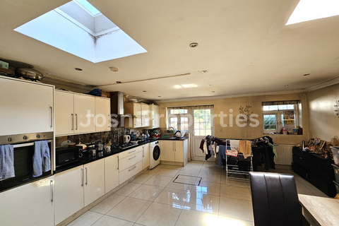 5 bedroom terraced house to rent, Perth Road, Ilford IG2