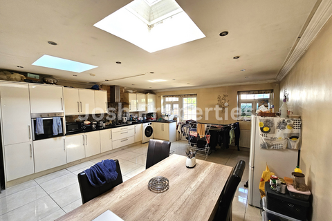 5 bedroom terraced house to rent, Perth Road, Ilford IG2