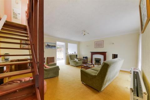 3 bedroom end of terrace house for sale, Sharon Close, Epsom