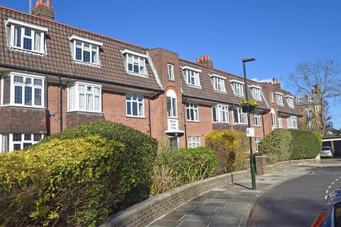 2 bedroom apartment to rent, Kelvin Drive, St Margarets