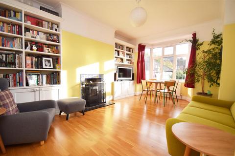 2 bedroom apartment to rent, Kelvin Drive, St Margarets