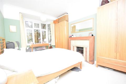 2 bedroom apartment to rent, Kelvin Drive, St Margarets