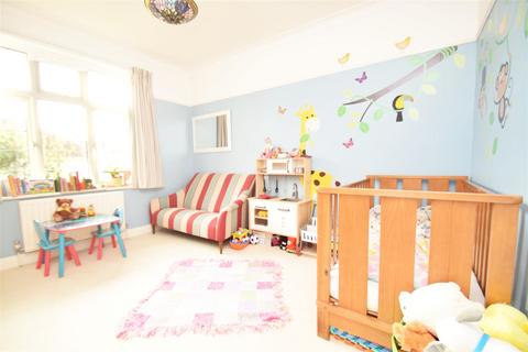 2 bedroom apartment to rent, Kelvin Drive, St Margarets