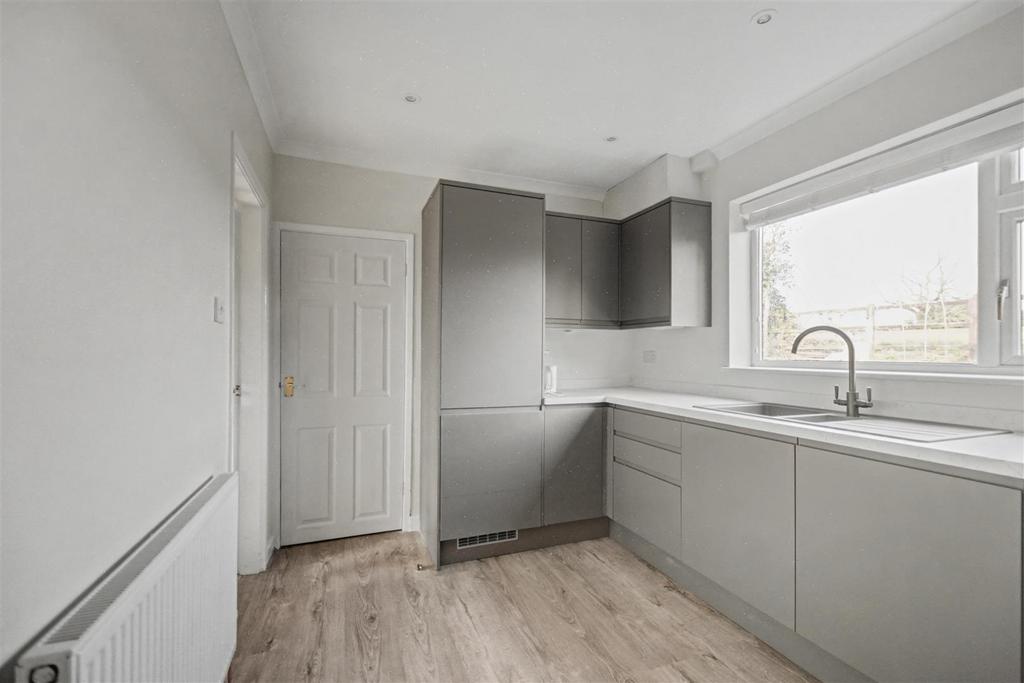 Kitchen 2.jpeg