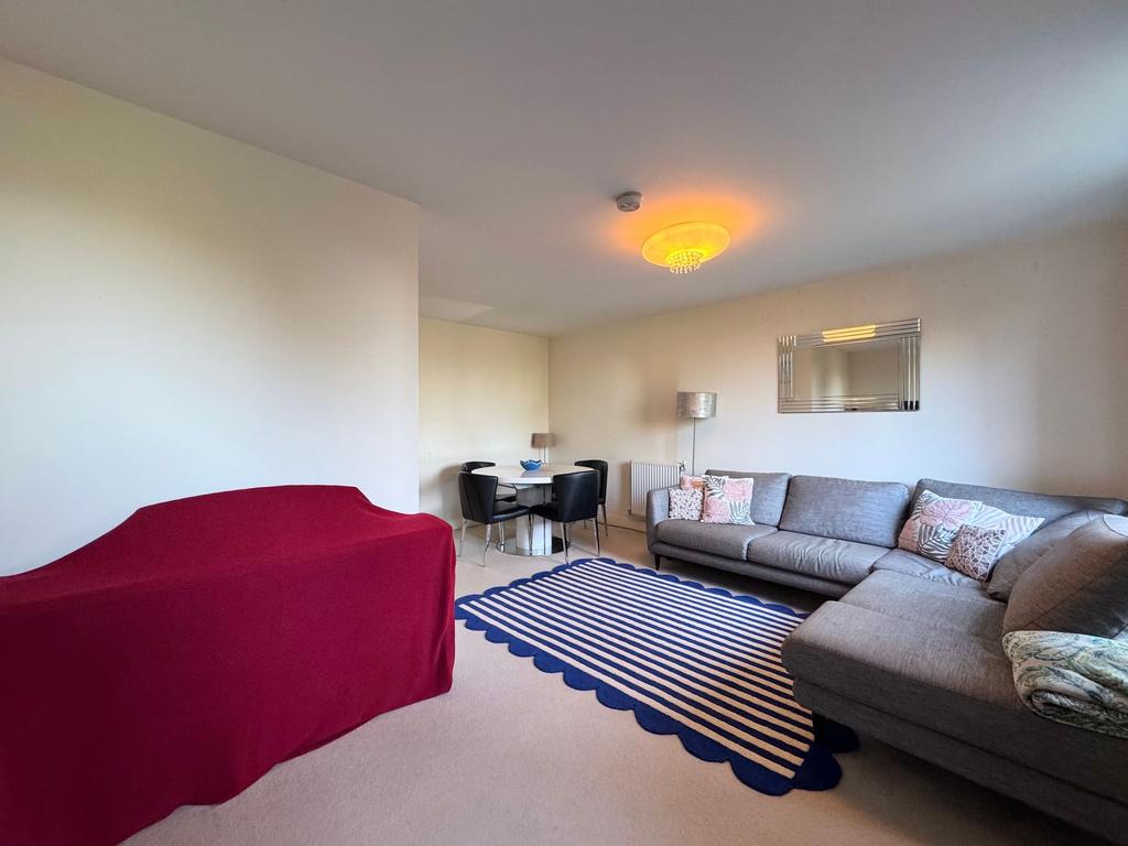 Lounge/dining area